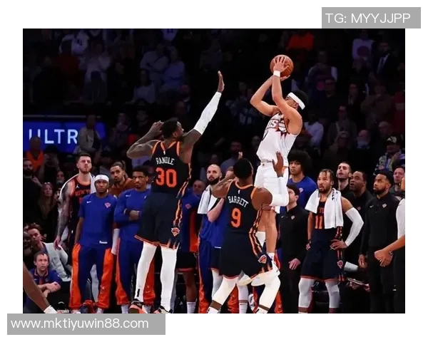 布克全能表现助力球队胜利14投7中贡献21分11助攻正负值高达21