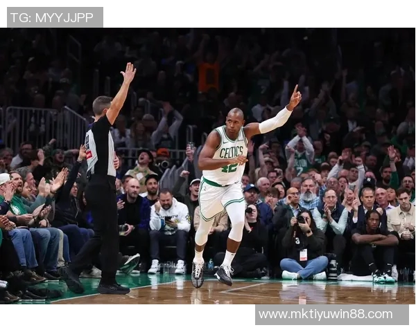 杰伦约翰逊本季表现惊艳40105成联盟前锋佼佼者与字母哥并肩而立